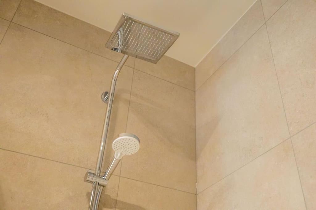 شقة Georgie Light, Lofty Luxurious كادزاند المظهر الخارجي الصورة