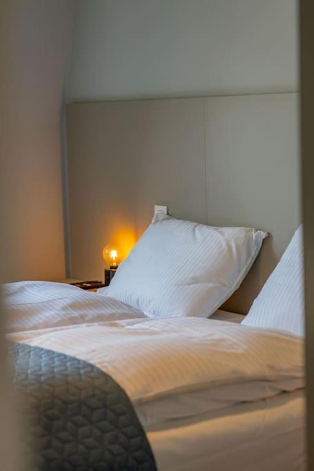 شقة Georgie Light, Lofty Luxurious كادزاند المظهر الخارجي الصورة